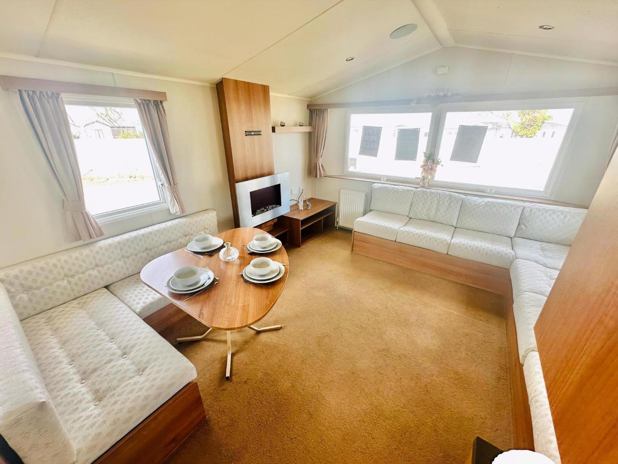Great 8 Berth Caravan For Hire At Seawick Holiday Park In Essex Ref 27227Sw Clacton-on-Sea Eksteriør billede