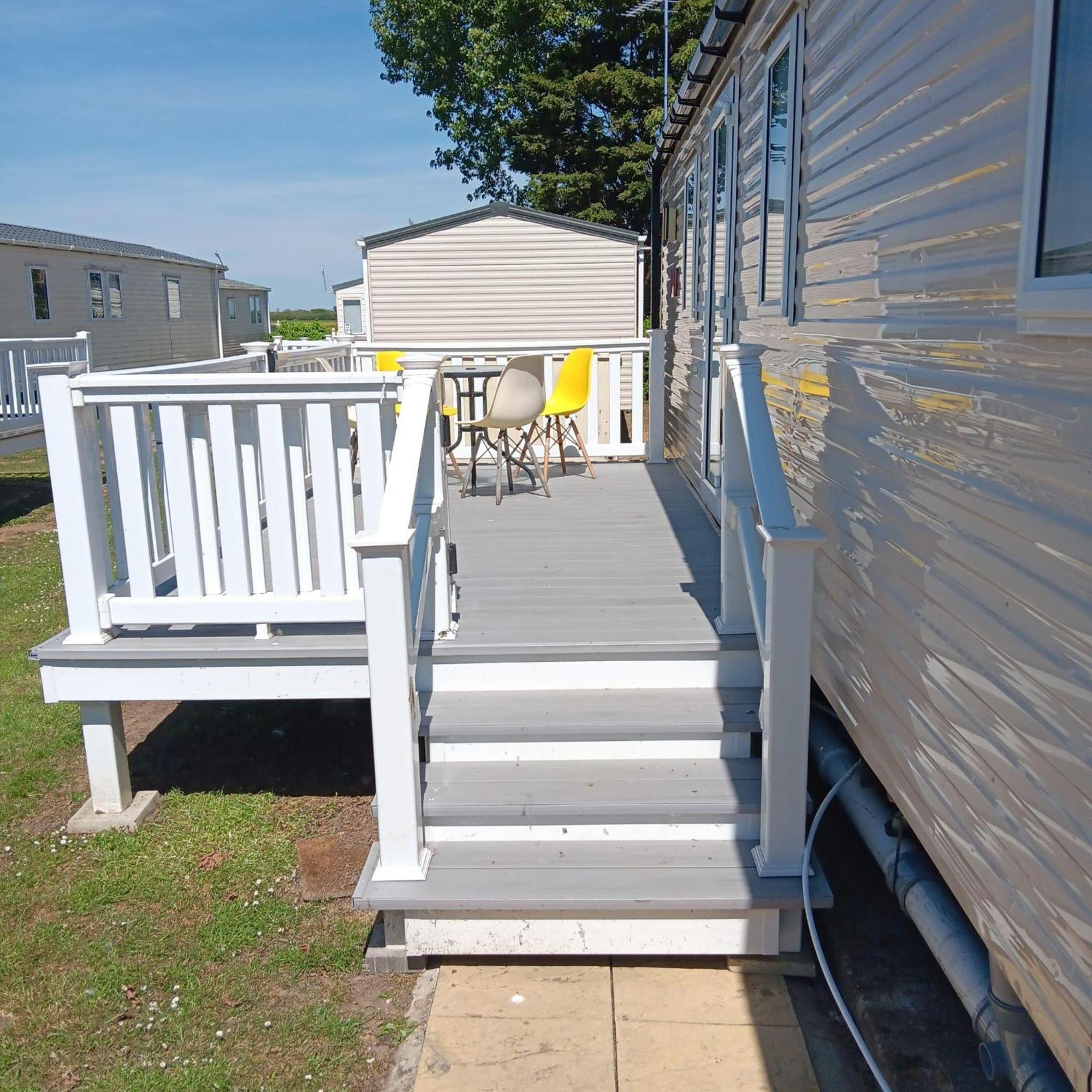 Great 8 Berth Caravan For Hire At Seawick Holiday Park In Essex Ref 27227Sw Clacton-on-Sea Eksteriør billede